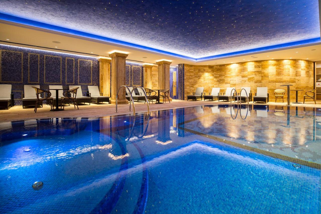 A Hoteli - Hotel Park Vrnjačka Banja Kültér fotó The pool at the Mandarin Oriental, Munich