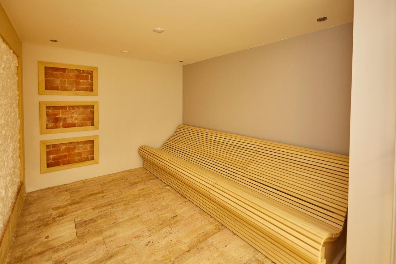 A Hoteli - Hotel Park Vrnjačka Banja Kültér fotó A modern steam room
