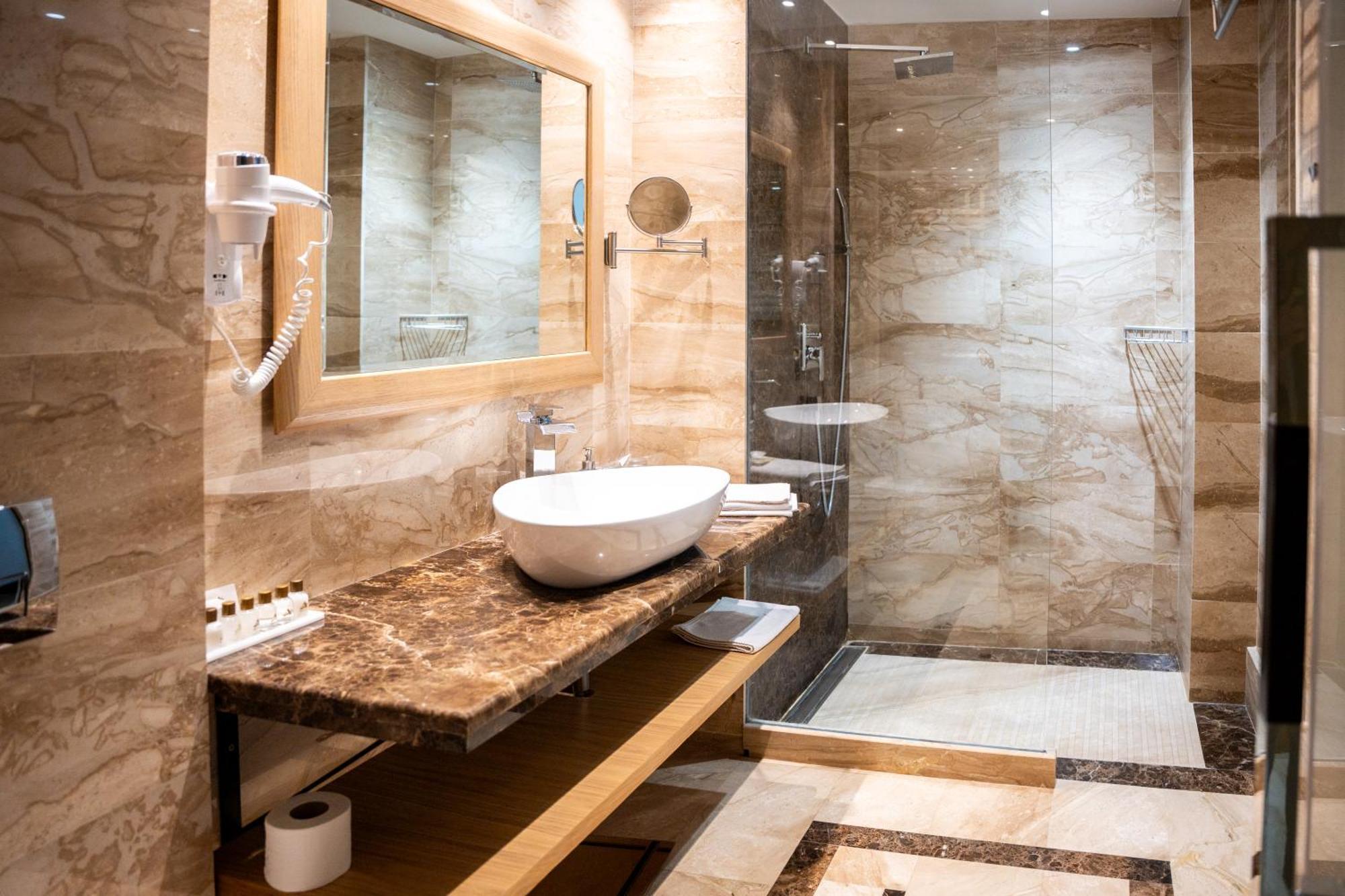 A Hoteli - Hotel Park Vrnjačka Banja Kültér fotó Bathroom